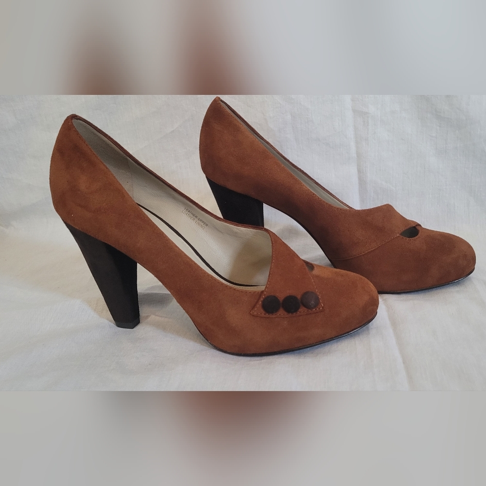 VIA SPIGA Brown Tan And Black Button Suede 7.5 Heels 7 1/2 Womens